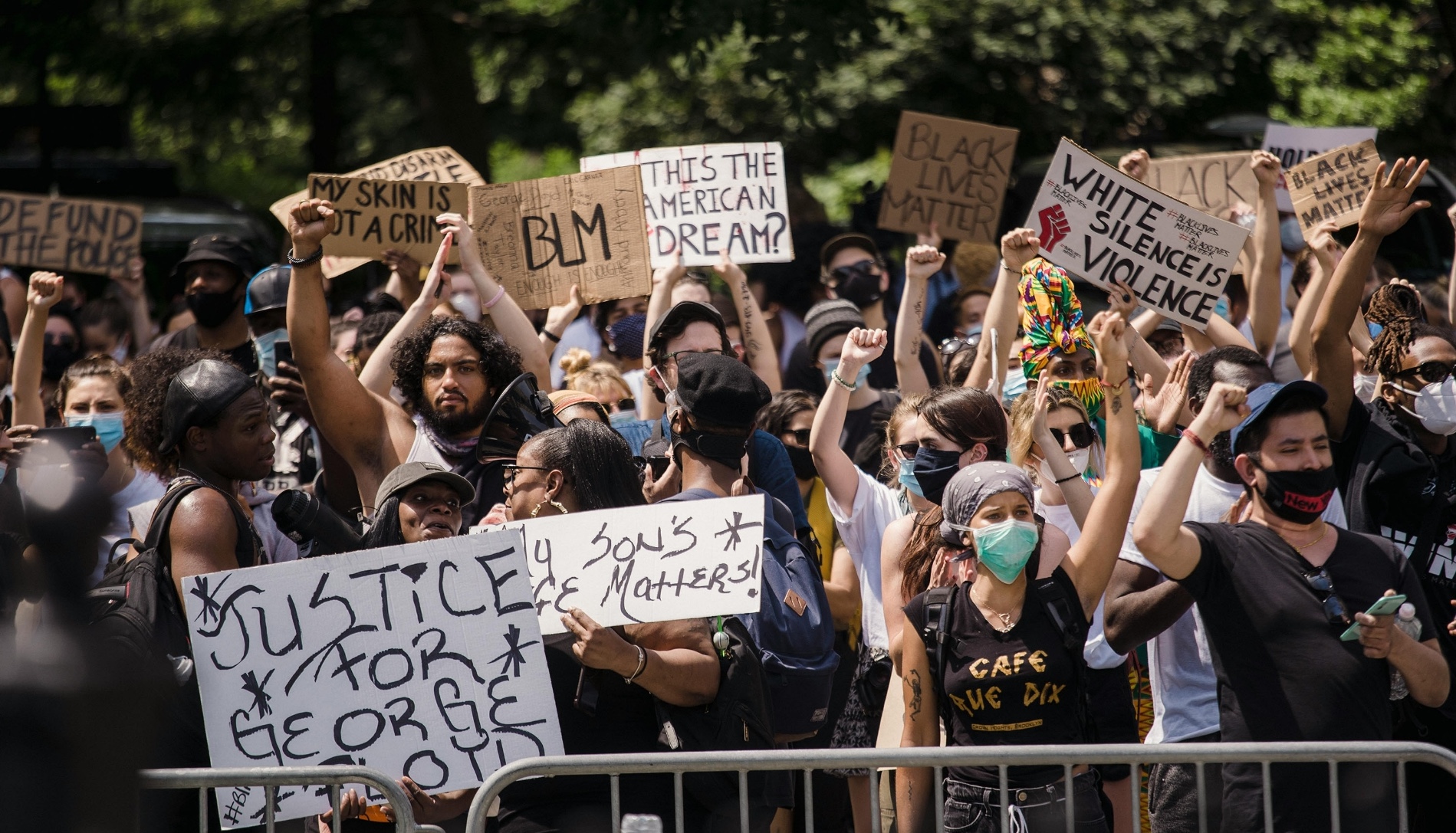 Crowd protesting BLM